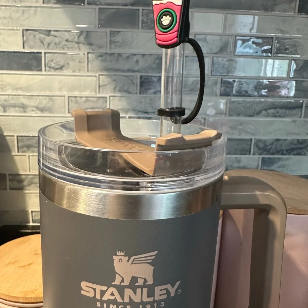 Stanley 40 oz - Picture 3 of 6